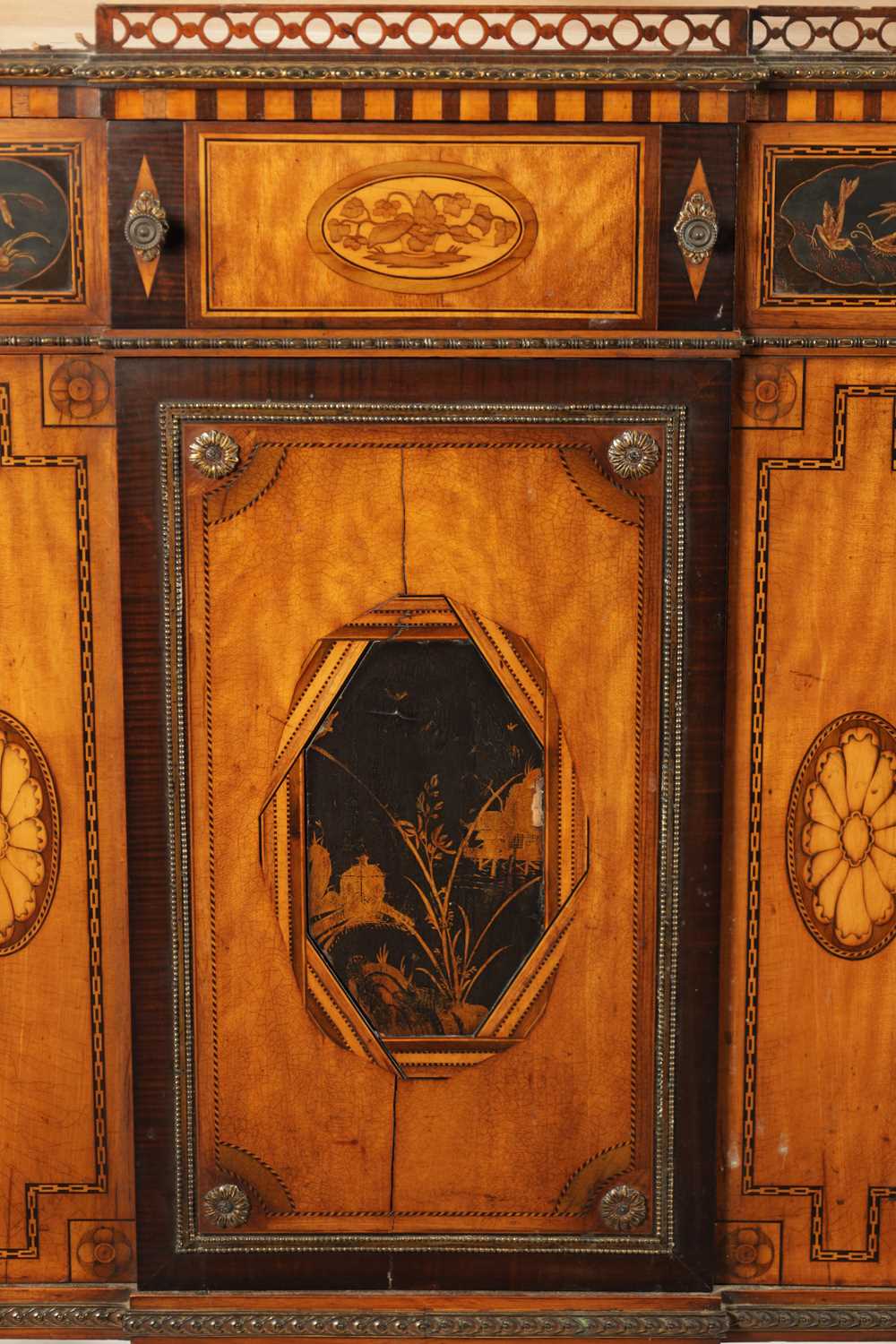 A FINE PAIR OF 18TH CENTURY CONTINENTAL SATINWOOD AND MAHOGANY LACQUERWORK AND INLAID SIDE CABINETS - Image 3 of 15