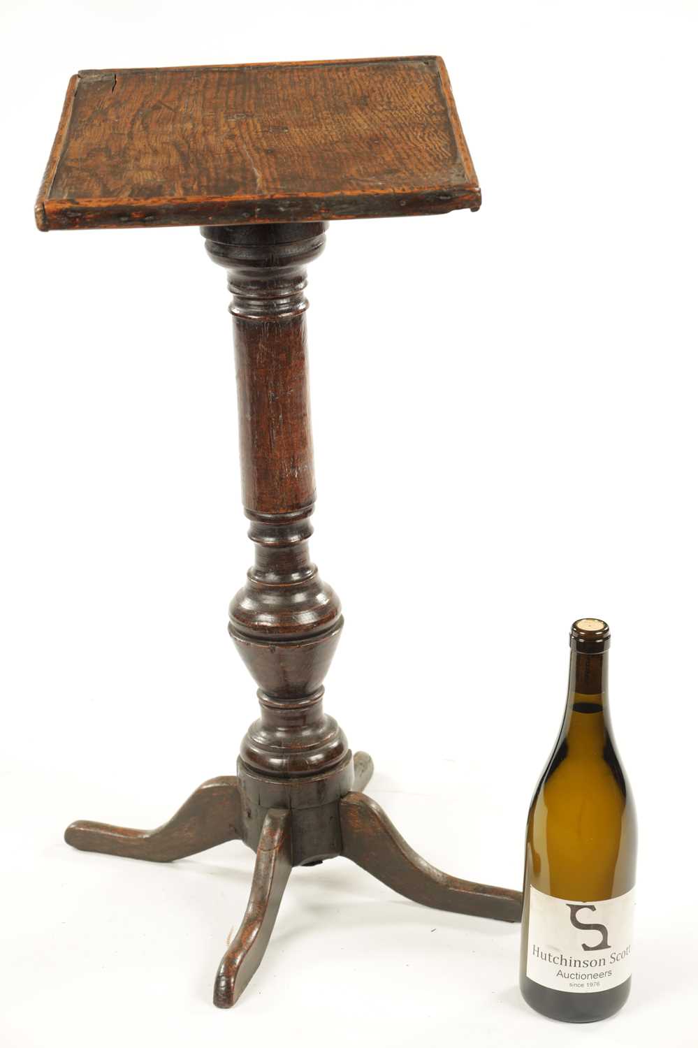 AN 18TH CENTURY PRIMITIVE OAK FOUR-LEGGED CANDLE TABLE - Image 4 of 5