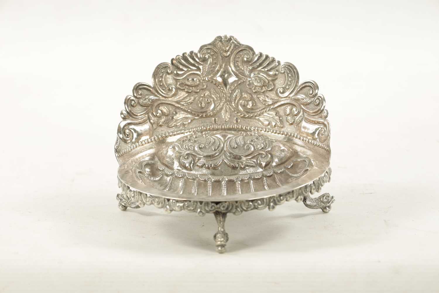 AN EARLY 19TH CENTURY SOUTH AMERICAN SILVER DISH - Image 3 of 7