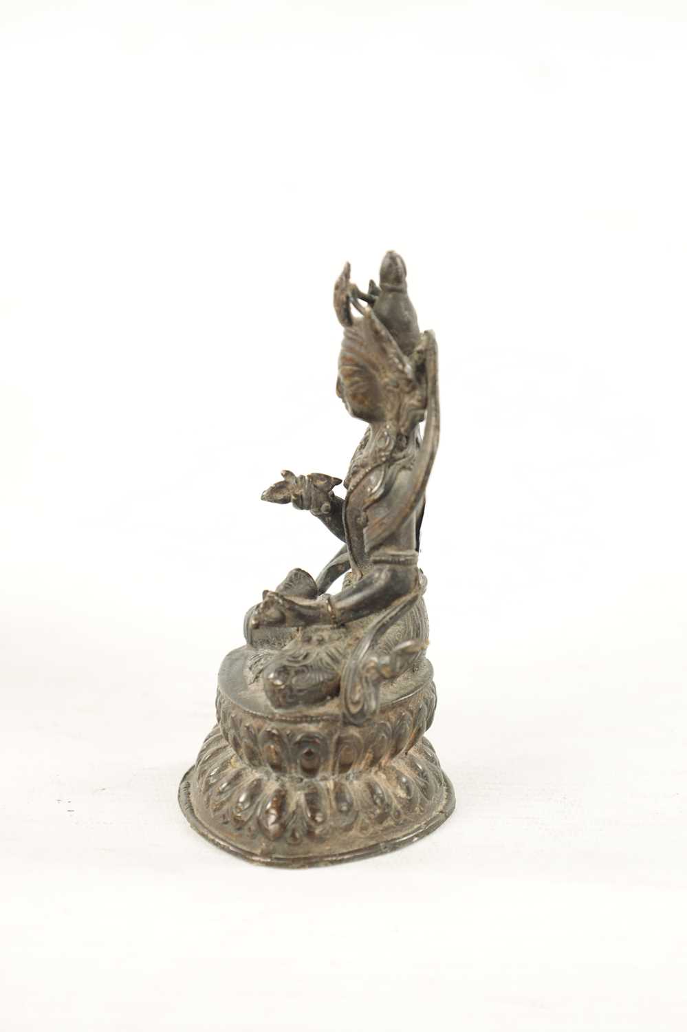 A 19TH CENTURY INDIAN TIBETAN BRONZE FIGURE OF A SEATED BUDDHA - Image 4 of 6