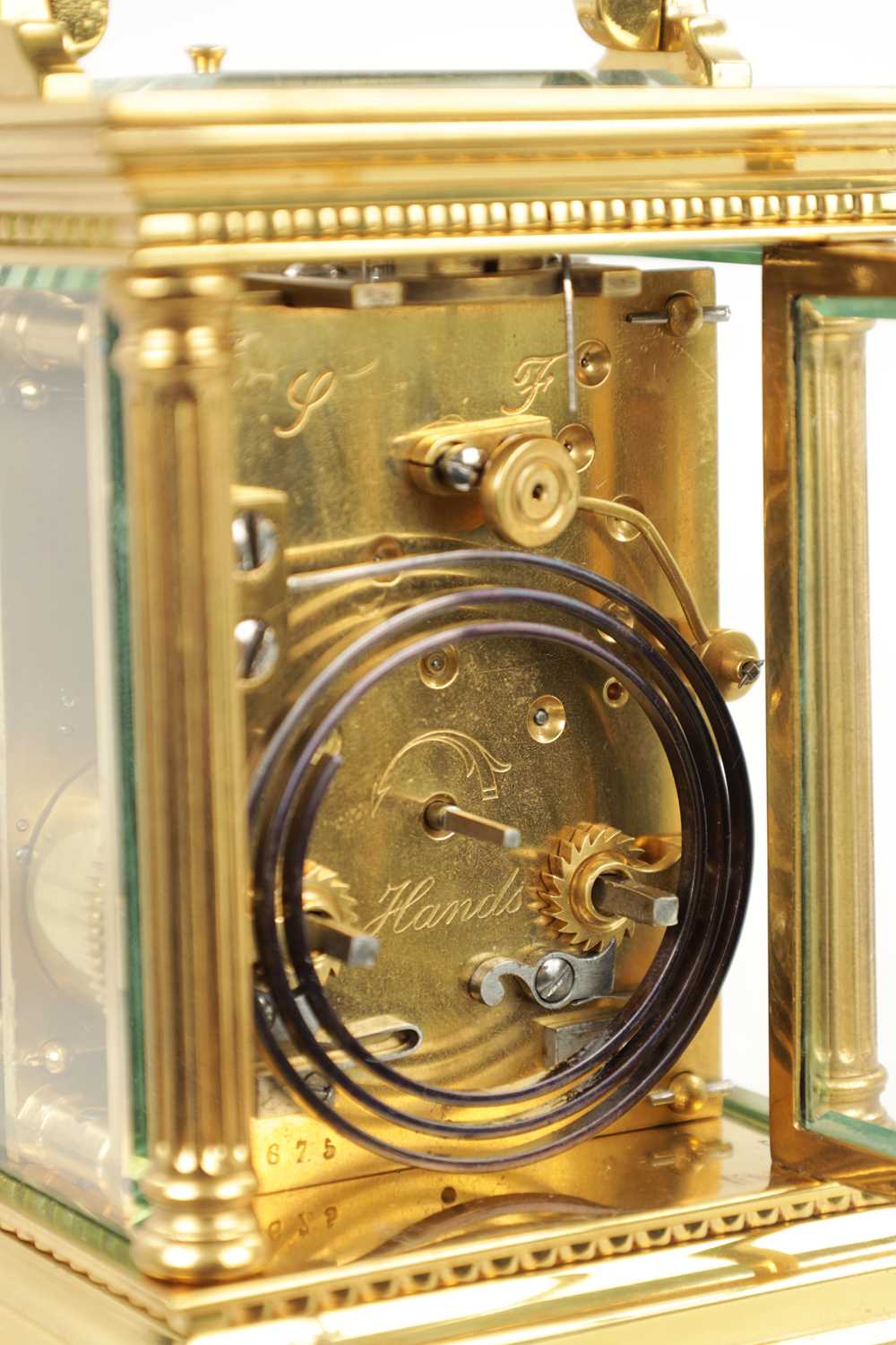 A LATE 19TH CENTURY FRENCH BRASS REPEATING CARRIAGE CLOCK - Image 8 of 9