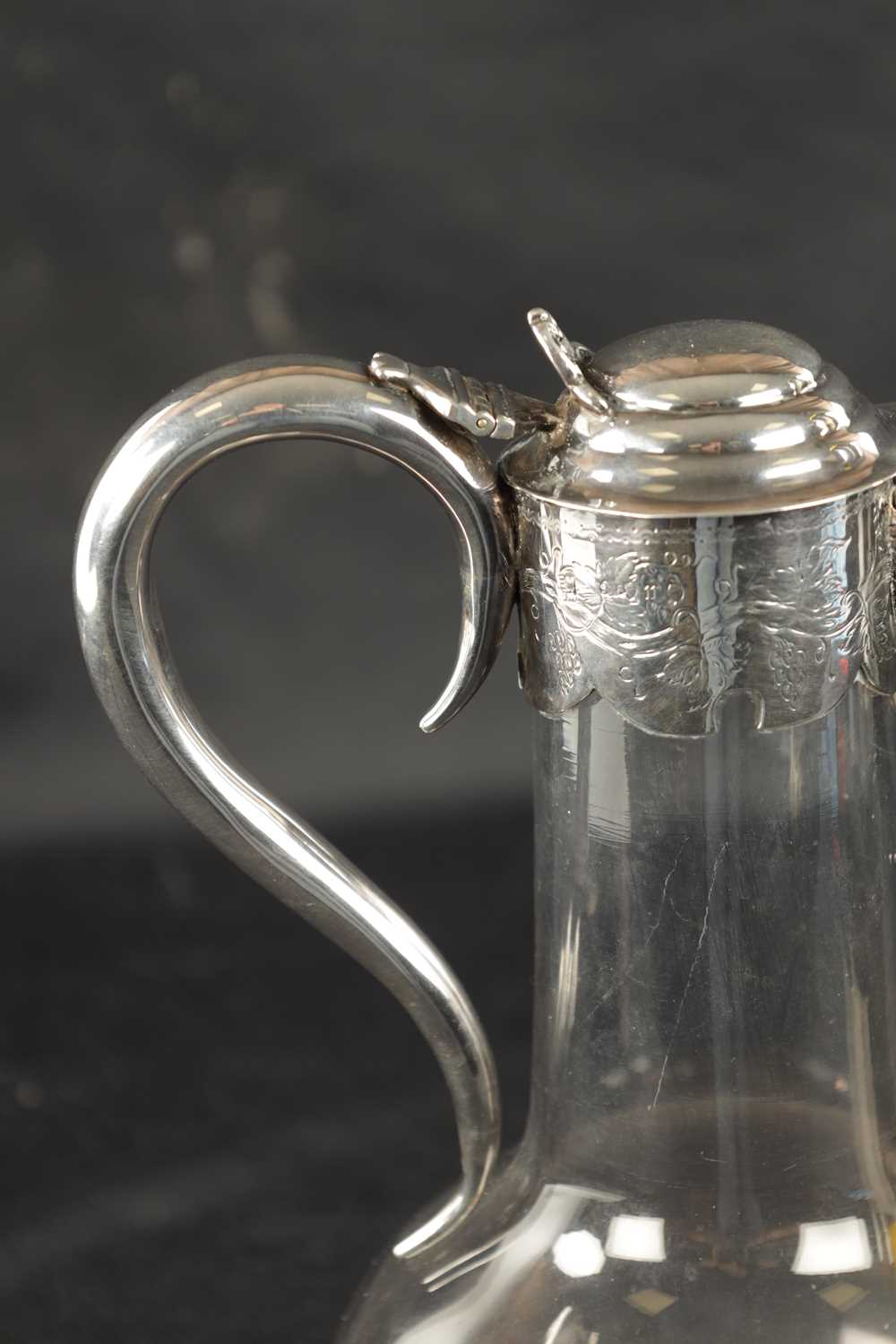 A VICTORIAN SILVER MOUNTED GLASS CLARET JUG - Image 8 of 9