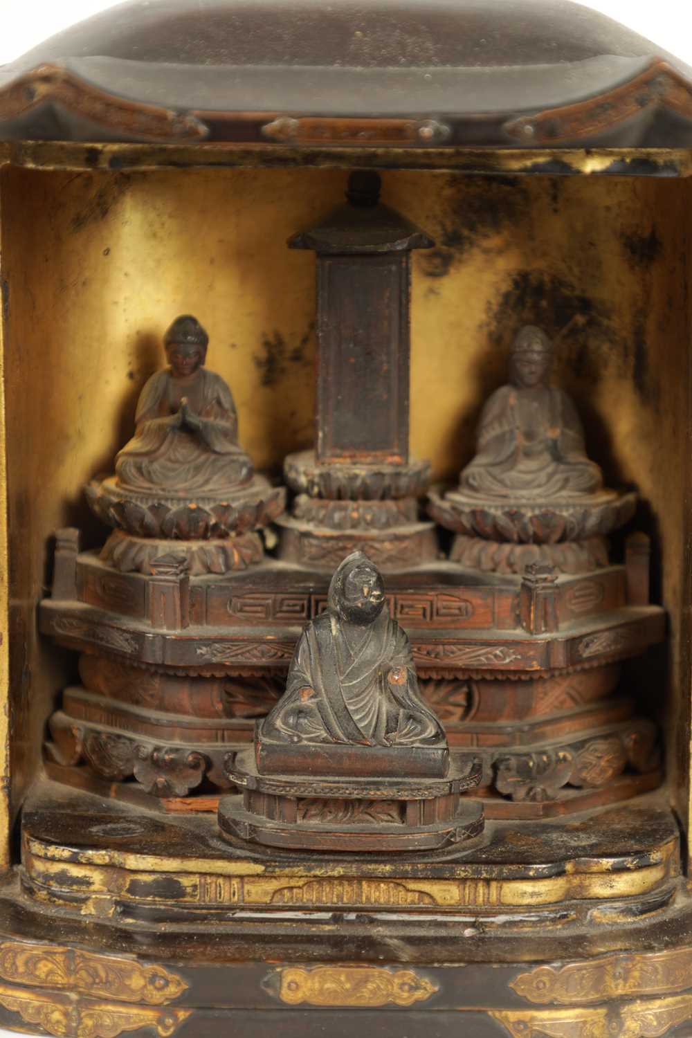 A 19TH CENTURY BLACK LACQUER BUDDHIST TRAVELLING PRAYER SHRINE - Image 3 of 6
