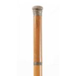 AN EARLY 20TH CENTURY MALACCA CANE WALKING STICK FITTED WITH GLASS DECANTER