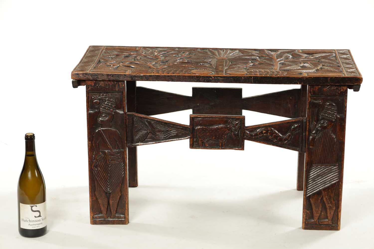 A CARVED HARDWOOD ASHANTI NATIVE OCCASIONAL TABLE - Image 2 of 8