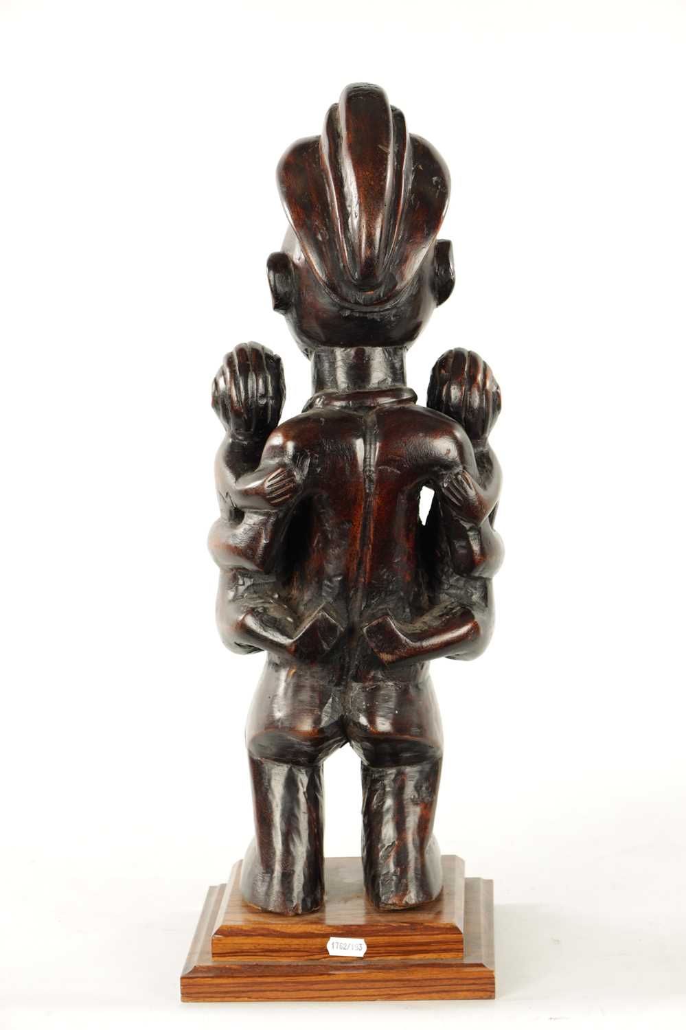 AN ANTIQUE CARVED HARDWOOD YAKA MATERNITY CONGO FIGURE - Image 5 of 7