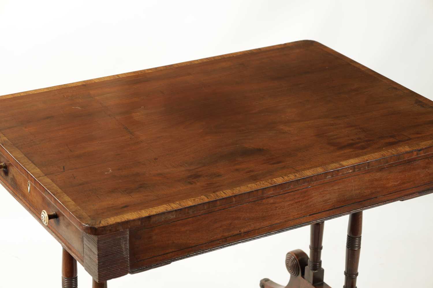 AN UNUSUAL REGENCY MAHOGANY LIBRARY TABLE - Image 2 of 8