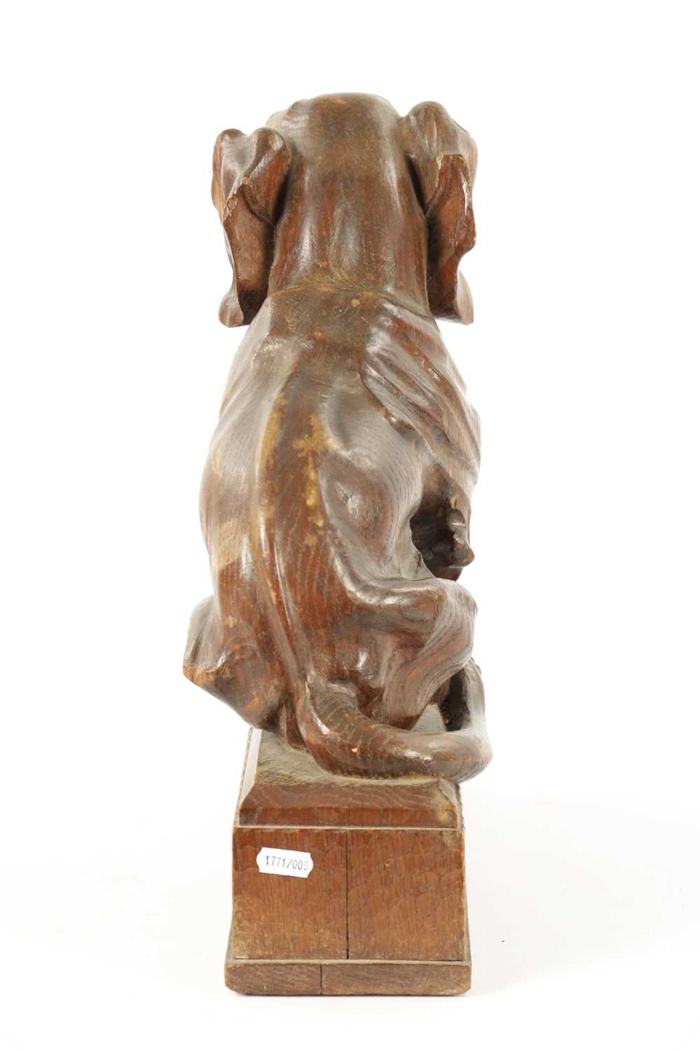 AN EARLY 20TH CENTURY ‘MOUSEMAN’ STYLE CARVED OAK SCULPTURE - Image 5 of 6