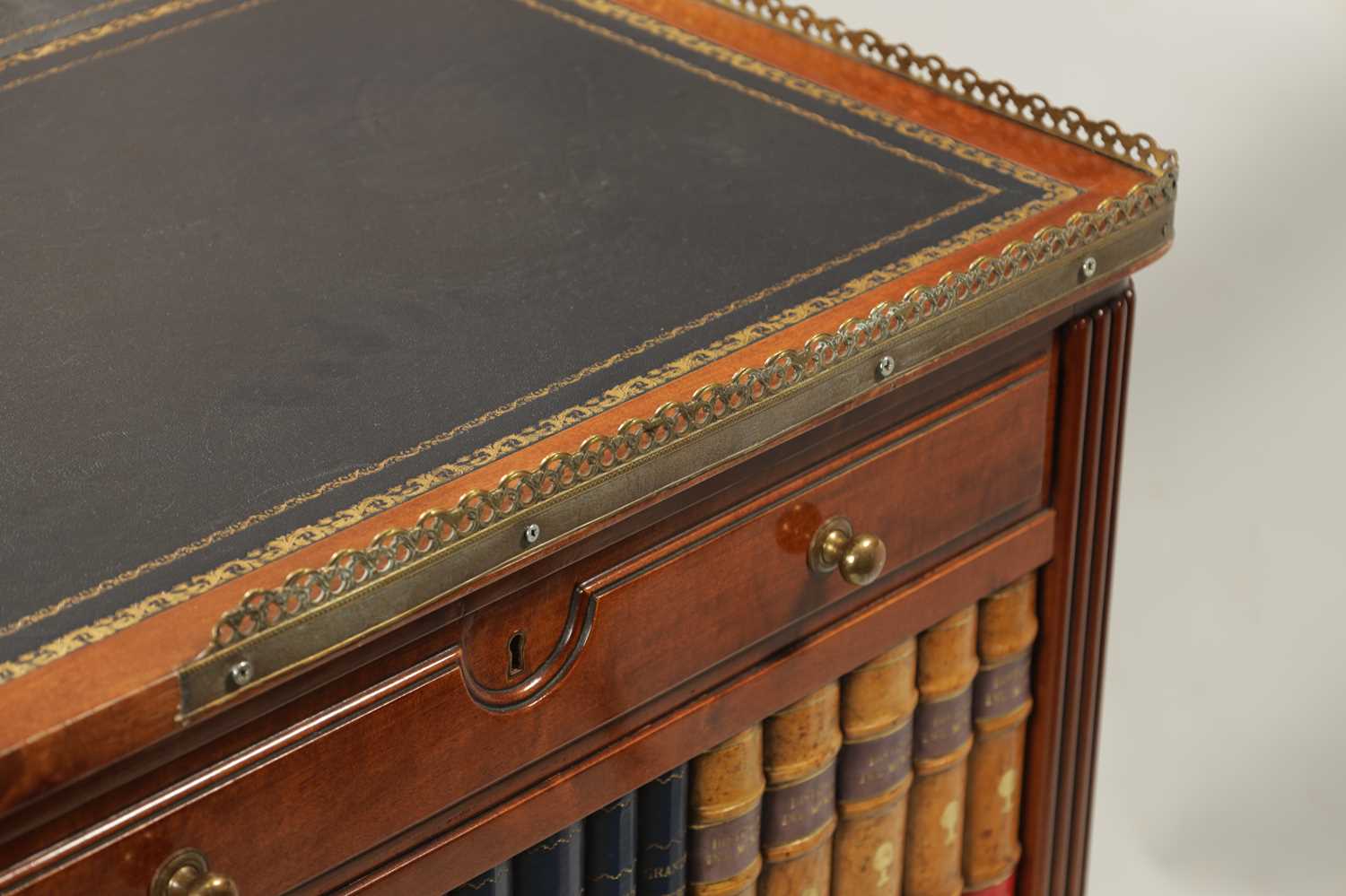 A 20TH CENTURY FRENCH MAHOGANY DESK - Image 4 of 11