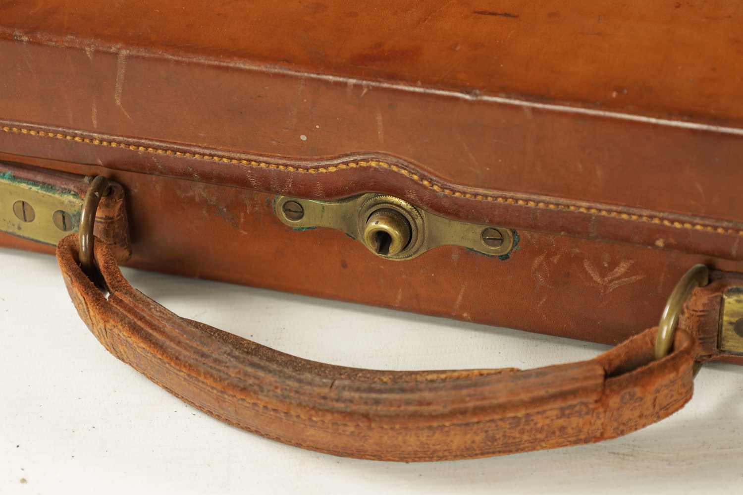 A LATE 19TH CENTURY BRASS BOUND LEATHER SHOTGUN CASE BY BOSS AND C0. - Image 7 of 8