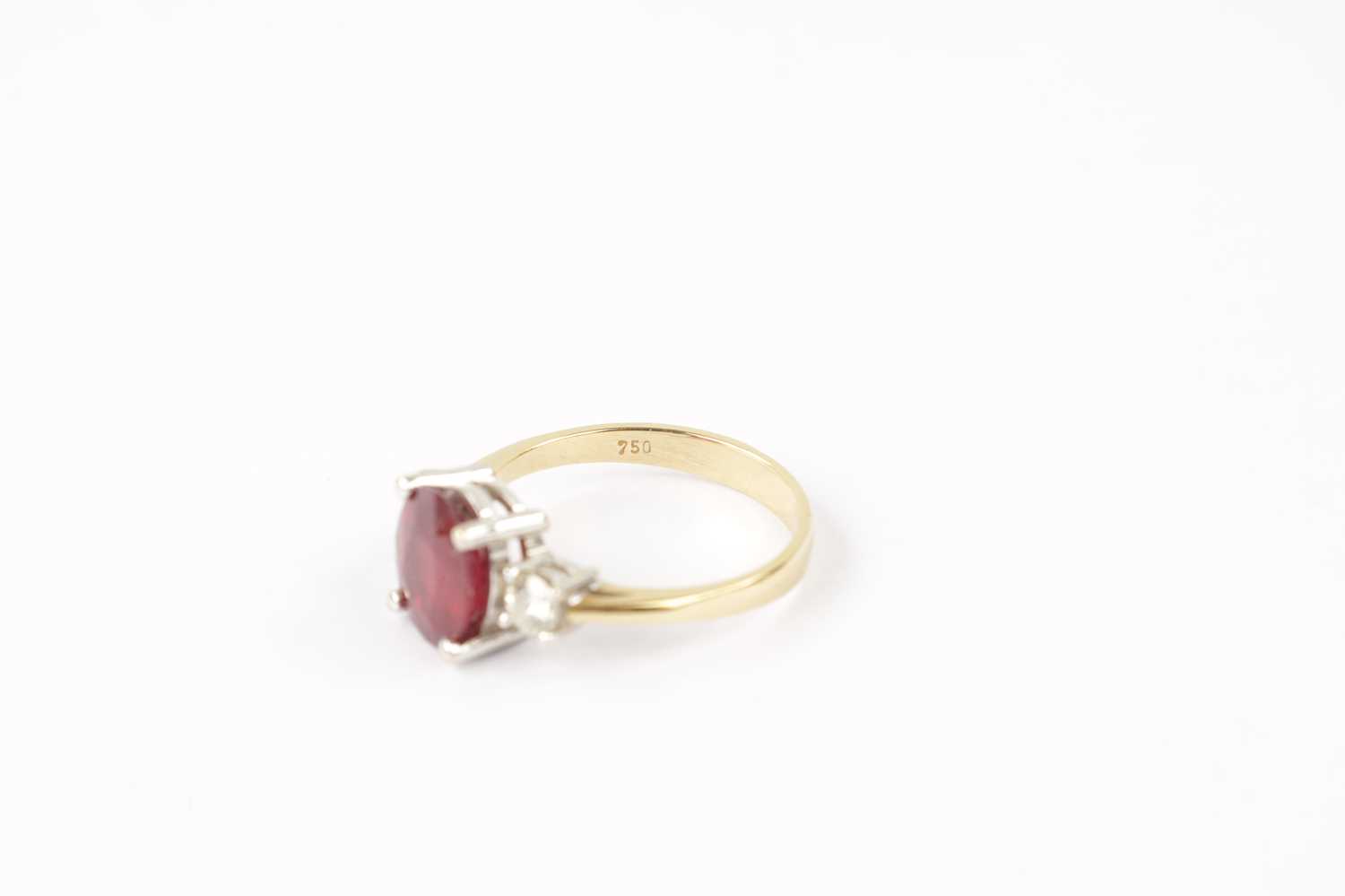 AN 18CT GOLD RUBY AND DIAMOND RING - Image 3 of 12