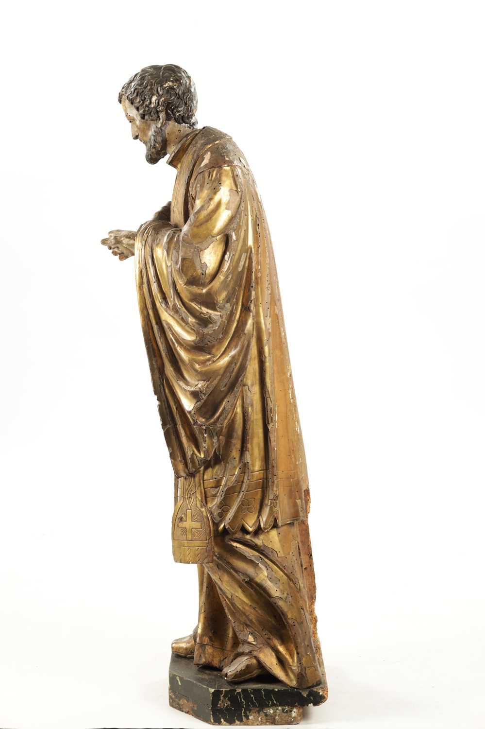 AN EARLY 17TH CENTURY CARVED WOOD GILT GESSO FIGURE OF CHRIST - Image 5 of 6