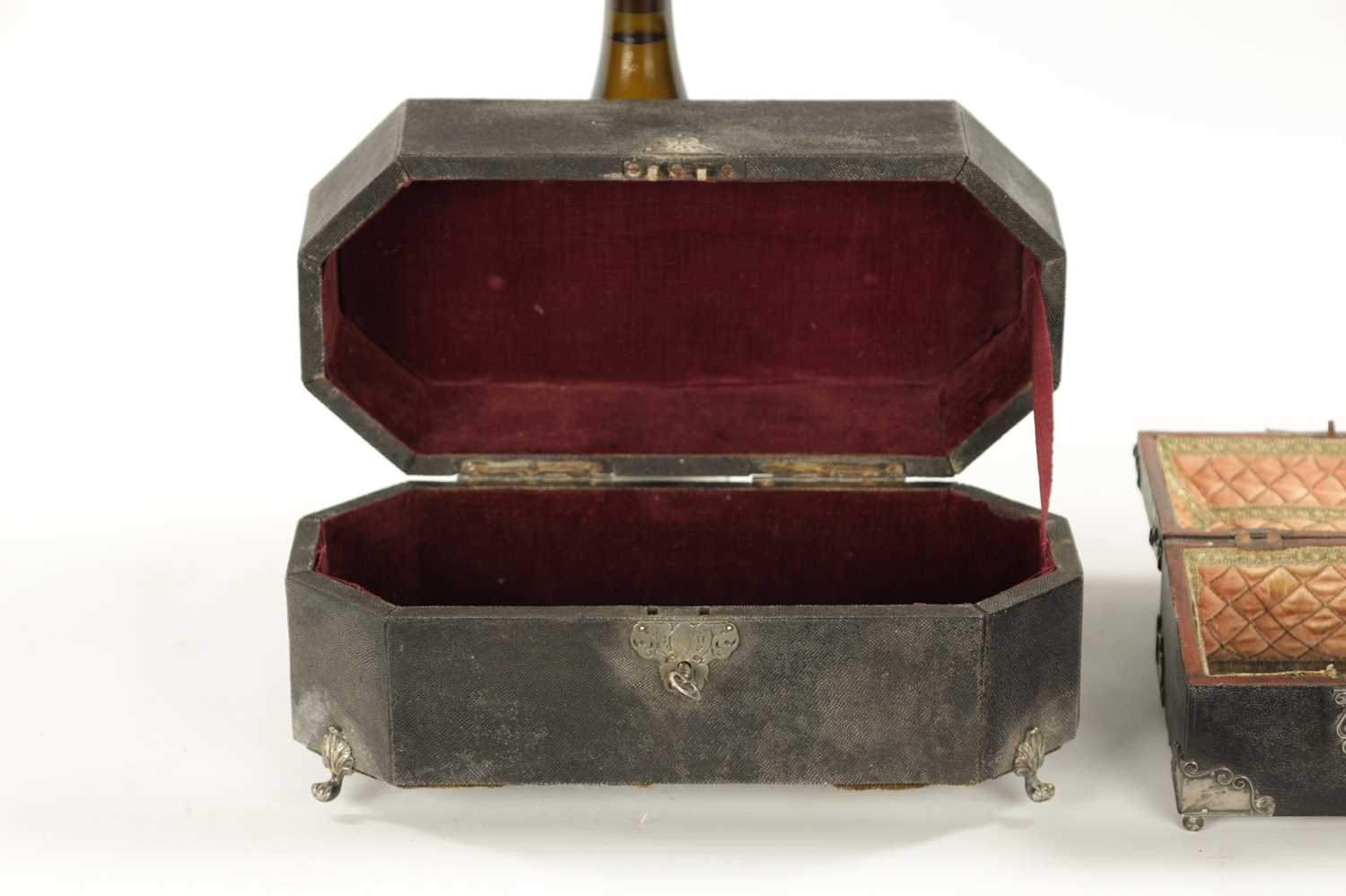 AN 18TH CENTURY SHAGREEN CADDY BOX AND A SIMILAR SMALLER CASKET - Image 4 of 6