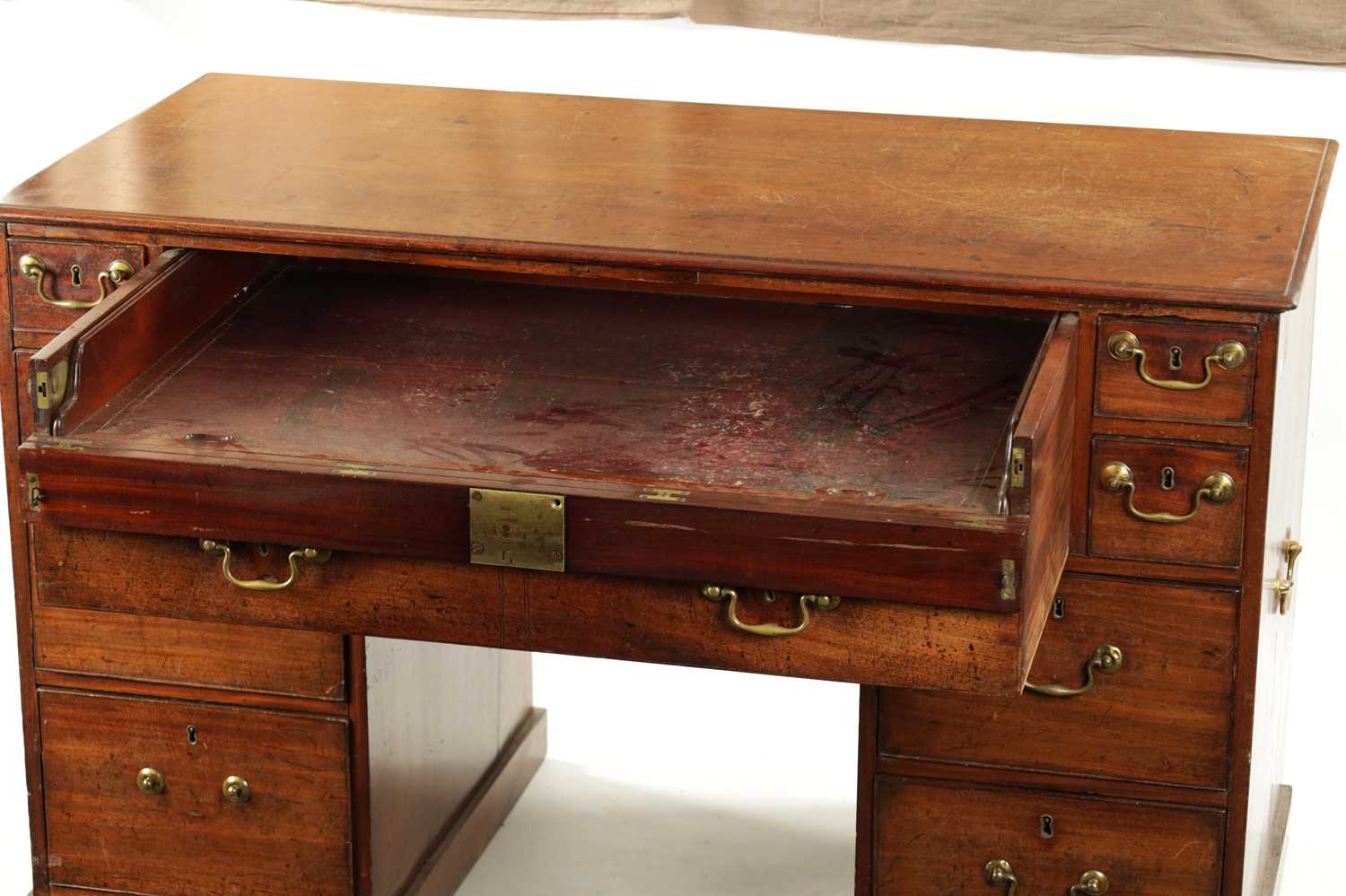 A GEORGE III MAHOGANY LIBRARY DESK - Image 3 of 15
