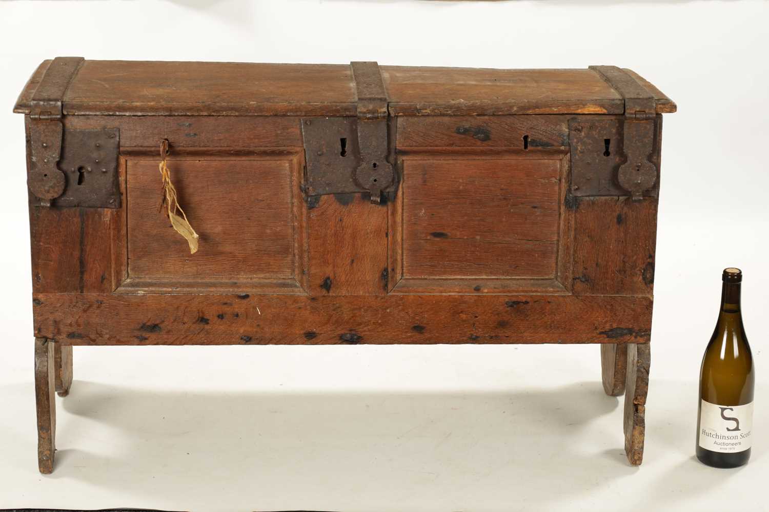 A RARE 16TH / 17TH CENTURY OAK IRON BOUND STRONG BOX/PLANK COFFER - Image 2 of 8