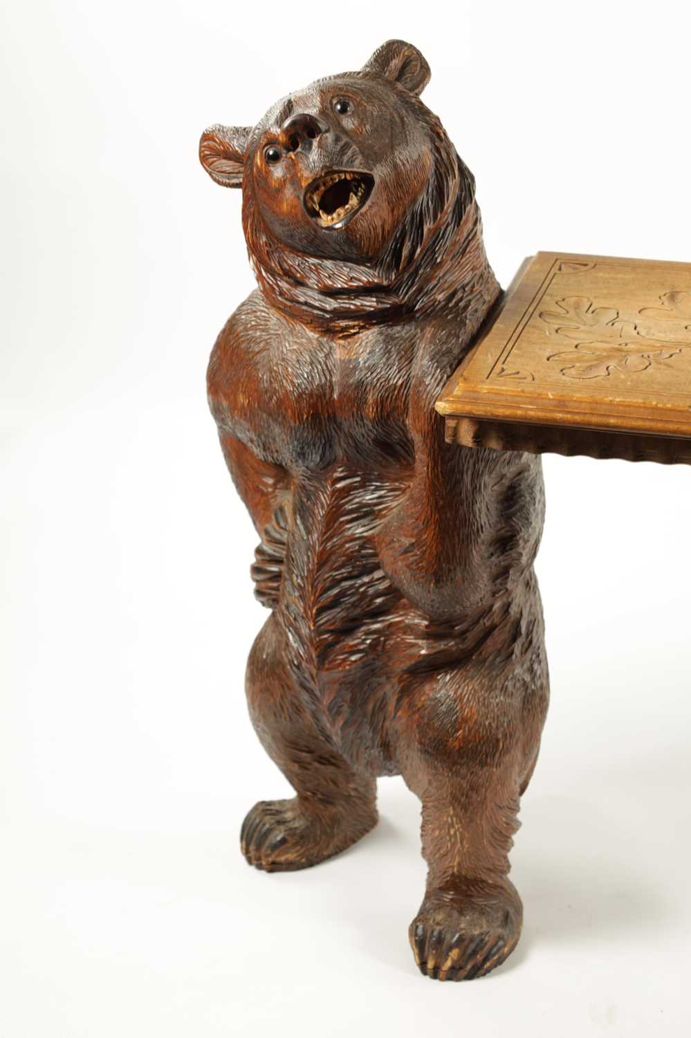 A GOOD 19TH CENTURY BLACK FOREST LINDEN WOOD CARVED BEAR HALL BENCH - Image 6 of 7