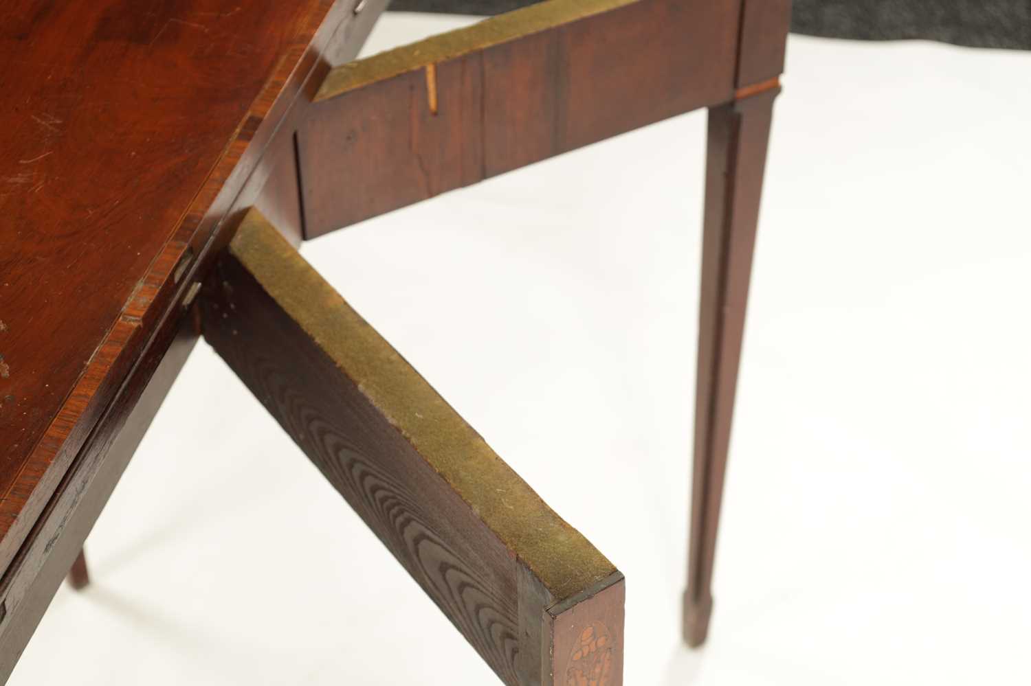 A GEORGE III FIGURED MAHOGANY SCOTTISH DEMI LUNE TEA TABLE - Image 8 of 8