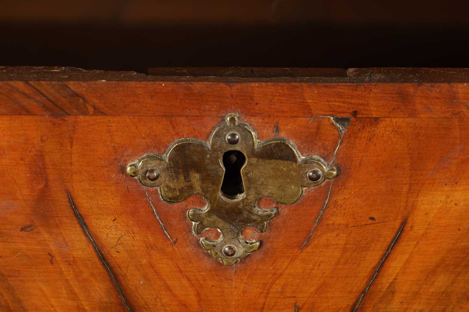 AN EARLY 18TH CENTURY WALNUT CHEST ON STAND - Image 9 of 16