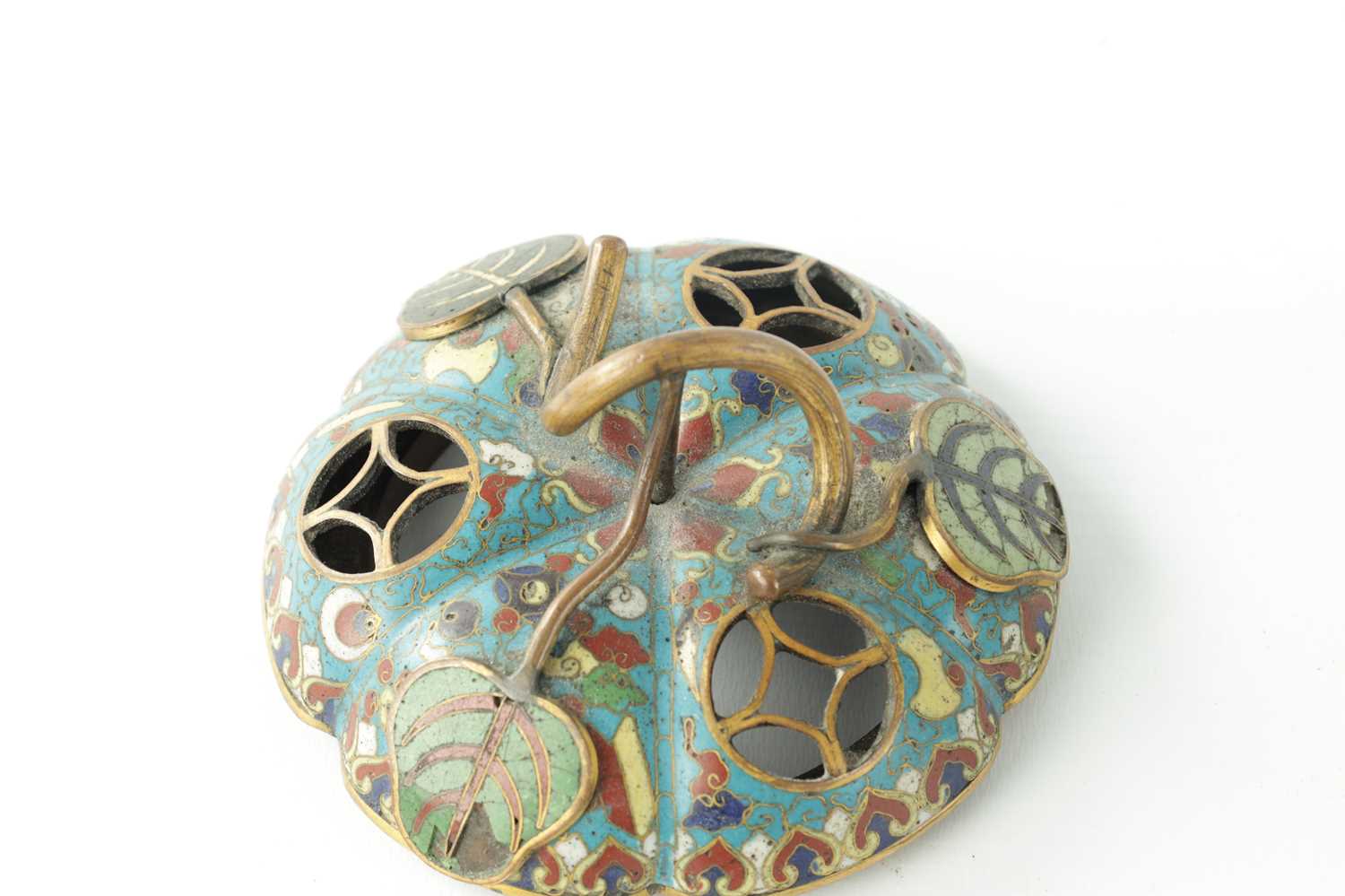 A GOOD EARLY 19TH CENTURY CHINESE CLOISONNÉ INCENSE BURNER - Image 6 of 8