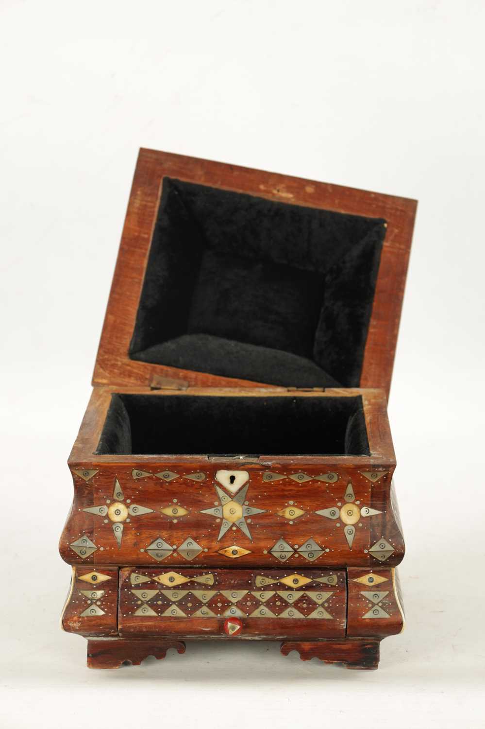 A 19TH CENTURY SOUTH AMERICAN INLAID WORK BOX - Image 2 of 3