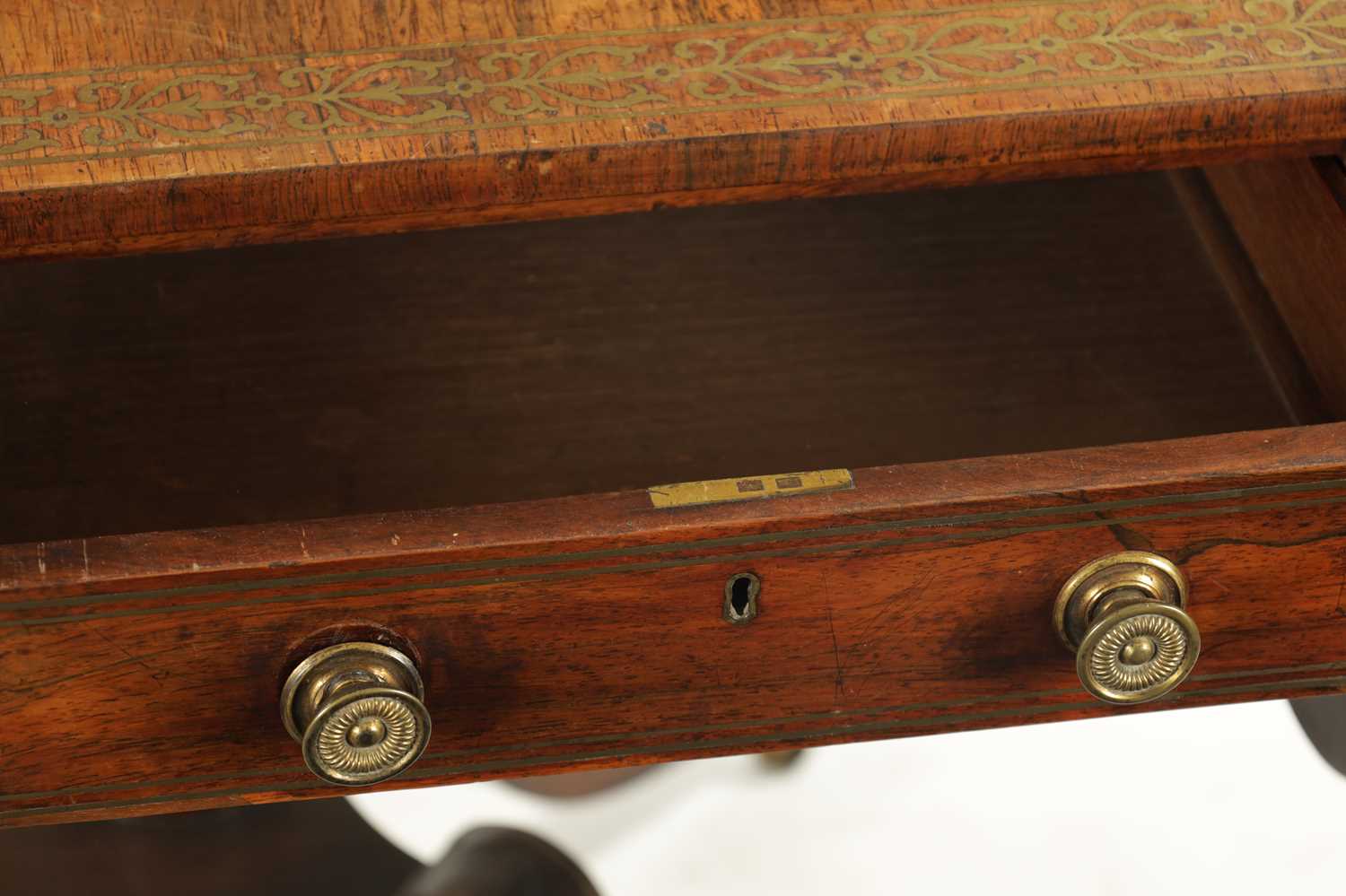 A REGENCY FIGURED ROSEWOOD BRASS INLAID SOFA TABLE - Image 4 of 16