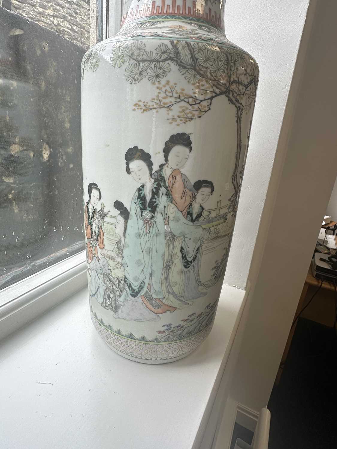 A PAIR OF CHINESE REPUBLIC FAMILLE VERTE CYLINDRICAL VASES - Image 17 of 19