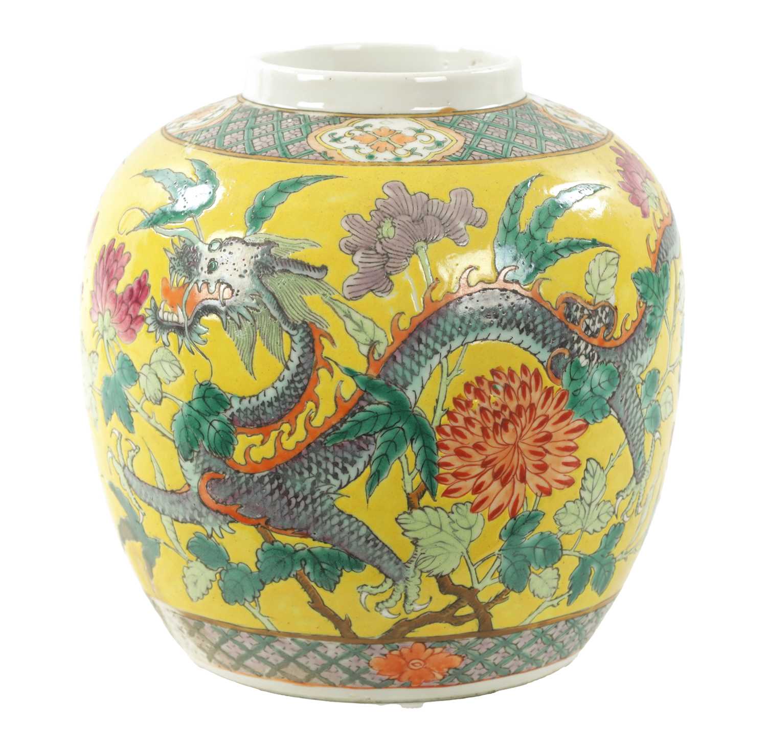 A 19TH CENTURY CHINESE EXPORT GINGER JAR