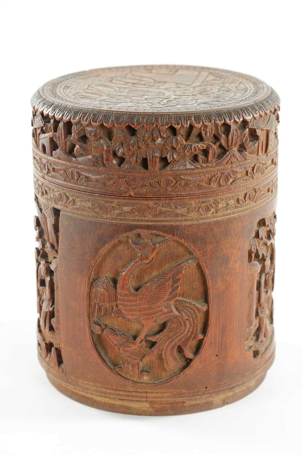 A GOOD EARLY 19TH CENTURY CARVED BAMBOO CHINESE BRUSH POT AND LID - Image 4 of 7