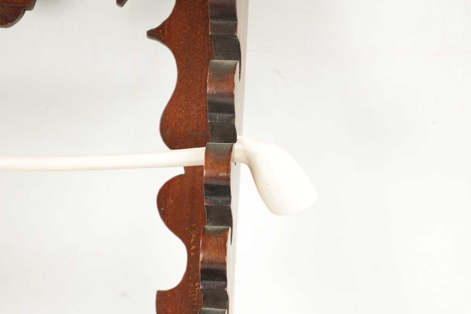 A 19TH CENTURY MAHOGANY HANGING PIPE RACK - Image 2 of 6