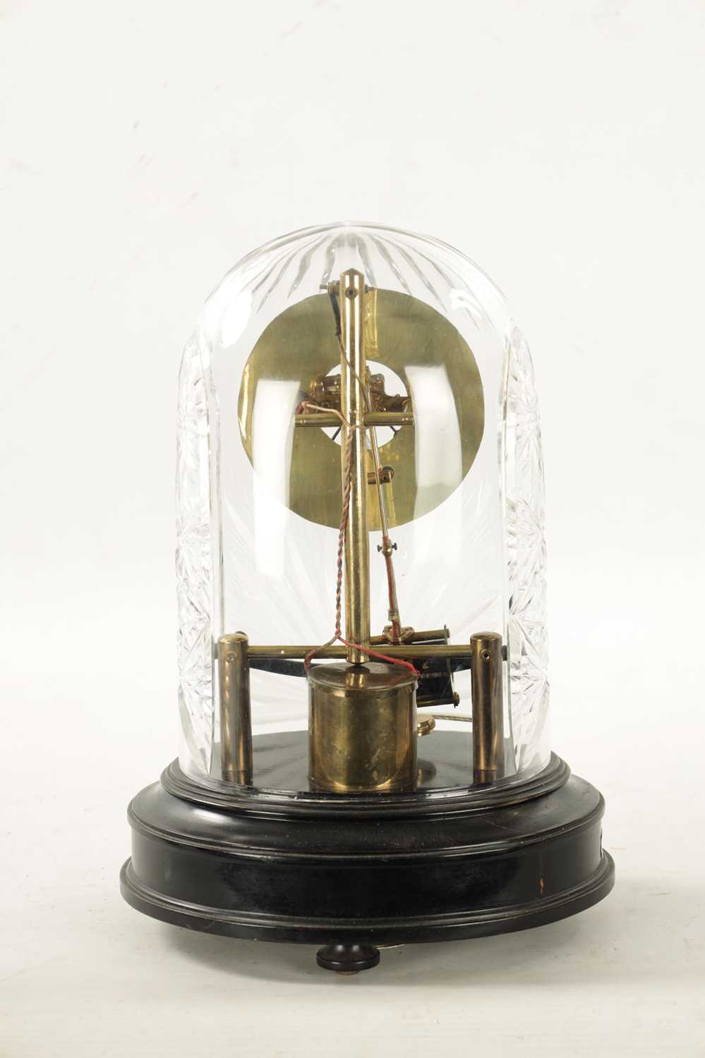 AN EARLY 20TH CENTURY FRENCH ELECTRIC BULLE MANTEL CLOCK - Image 4 of 7