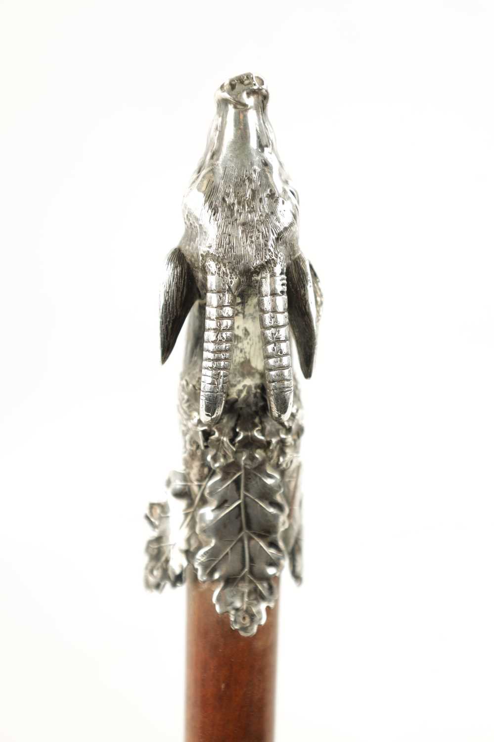 AN EARLY 20TH CENTURY CONTINENTAL SILVER-HANDLED WALKING CANE - Image 3 of 4