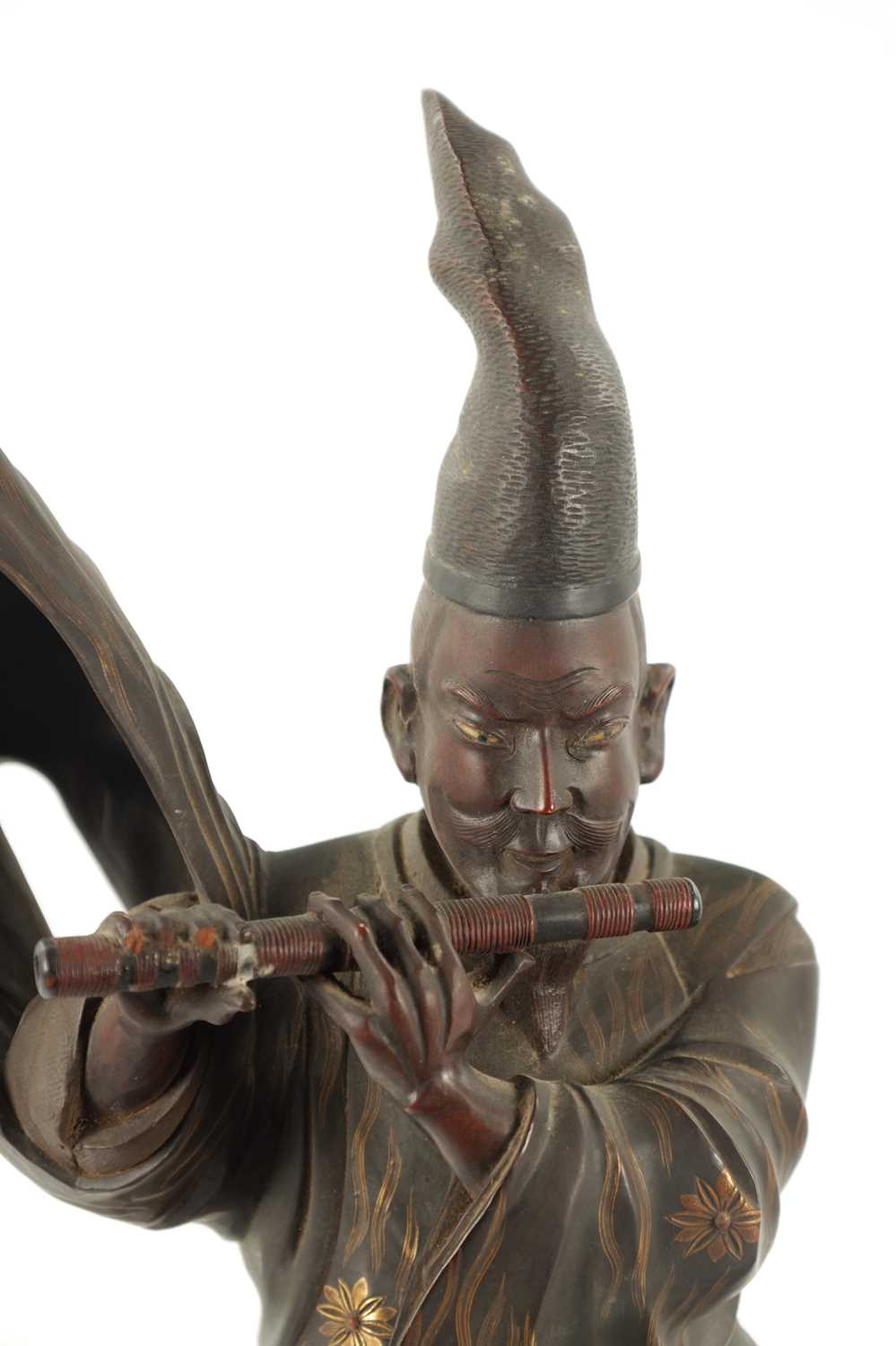 A LARGE MEIJI PERIOD JAPANESE CARVED LACQUERED SCULPTURE - Image 3 of 10