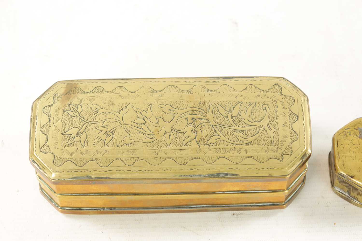 AN 18TH CENTURY DUTCH ENGRAVED BRASS TOBACCO BOX AND AN 18TH CENTURY INDIAN BRASS TOBACCO BOX - Image 3 of 8