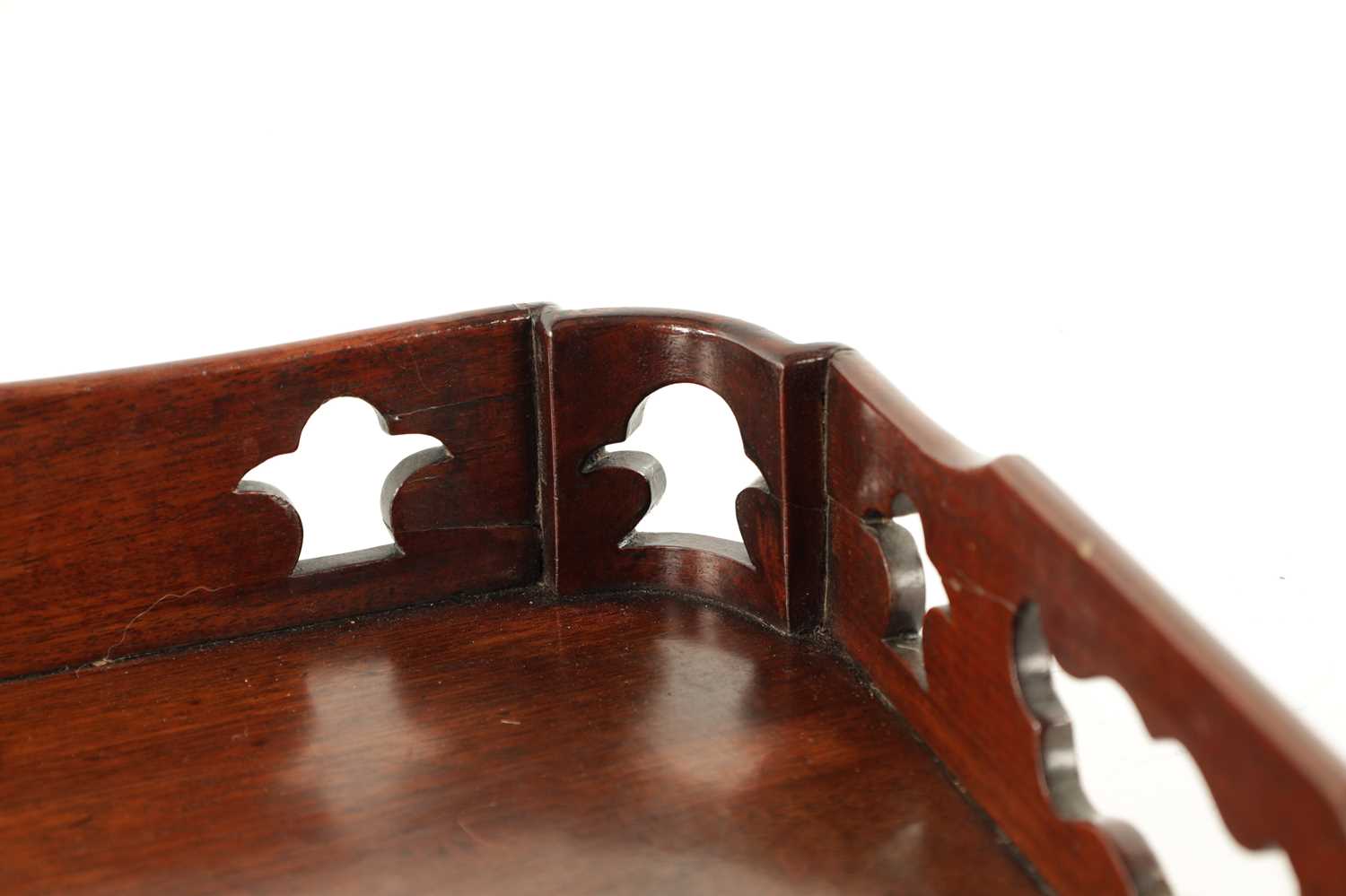 A FINE GEORGE III MAHOGANY TRAY IN THE MANNER OF THOMAS CHIPPENDALE - Image 4 of 11