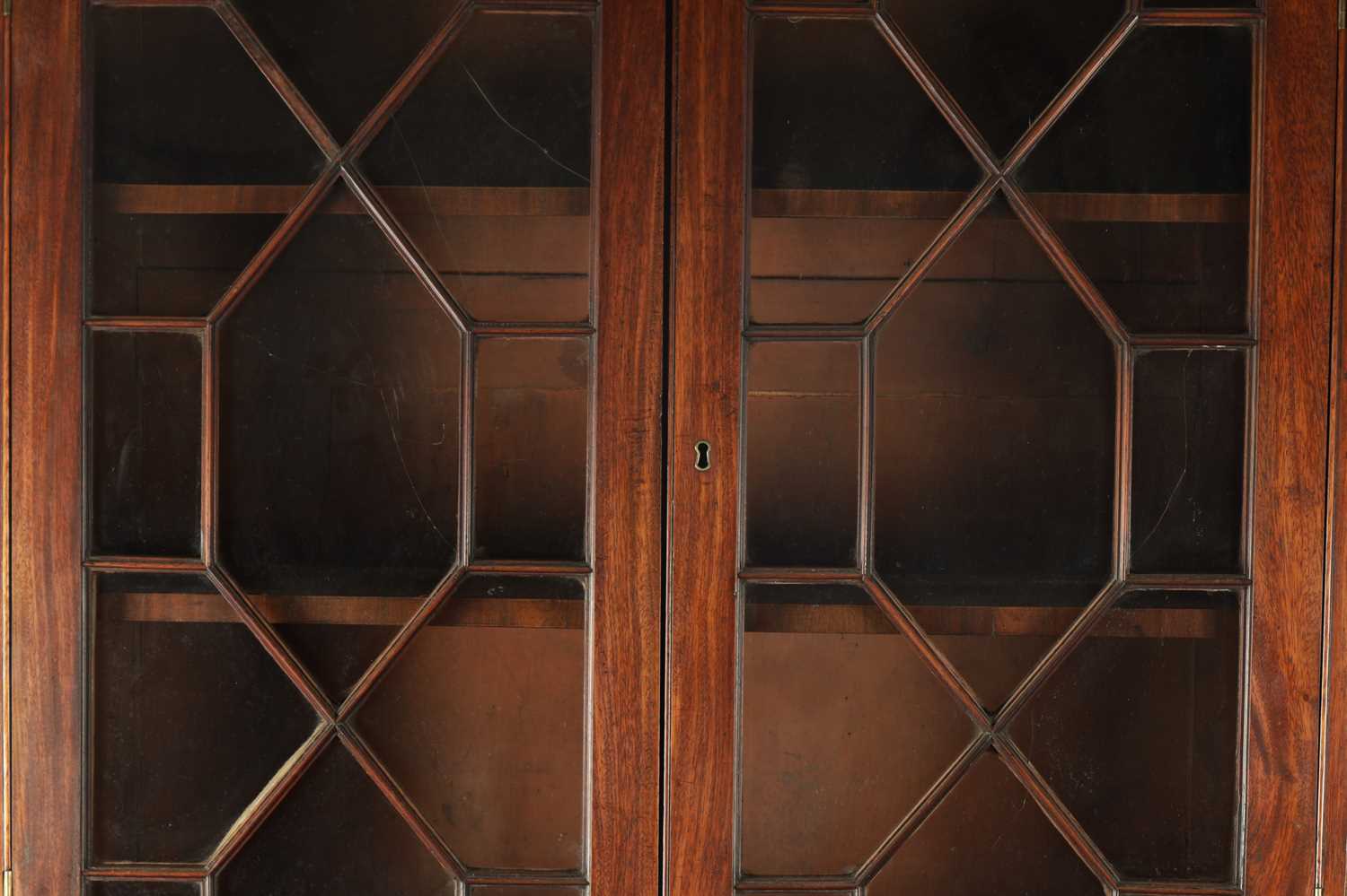 A GEORGE III MAHOGANY BUREAU BOOKCASE - Image 3 of 10