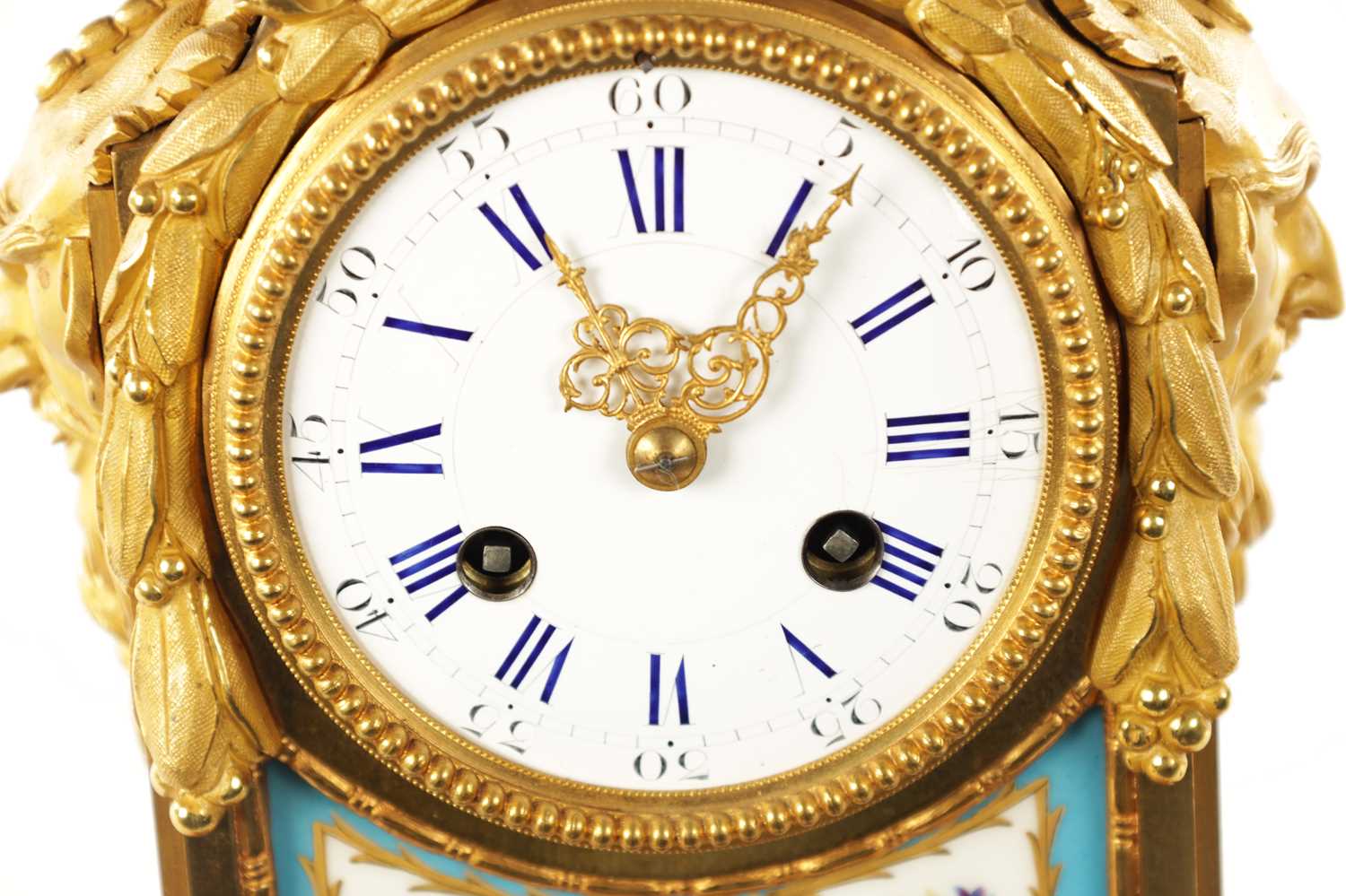 A LATE 19TH CENTURY FRENCH PORCELAIN PANELLED ORMOLU MANTEL CLOCK - Image 2 of 10