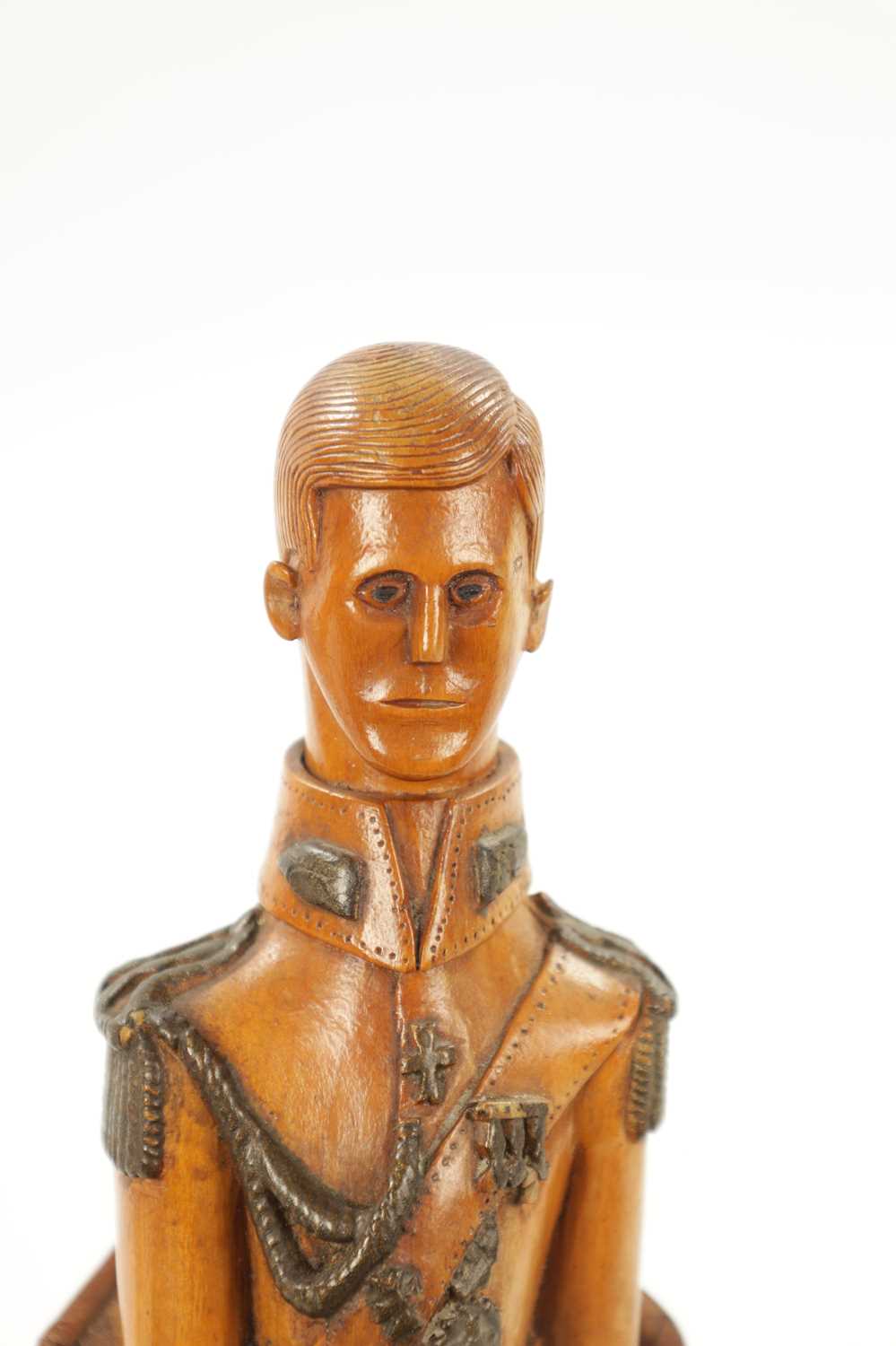 AN UNUSUAL CARVED BOXWOOD FIGURE OF NAPOLEON - Image 3 of 8