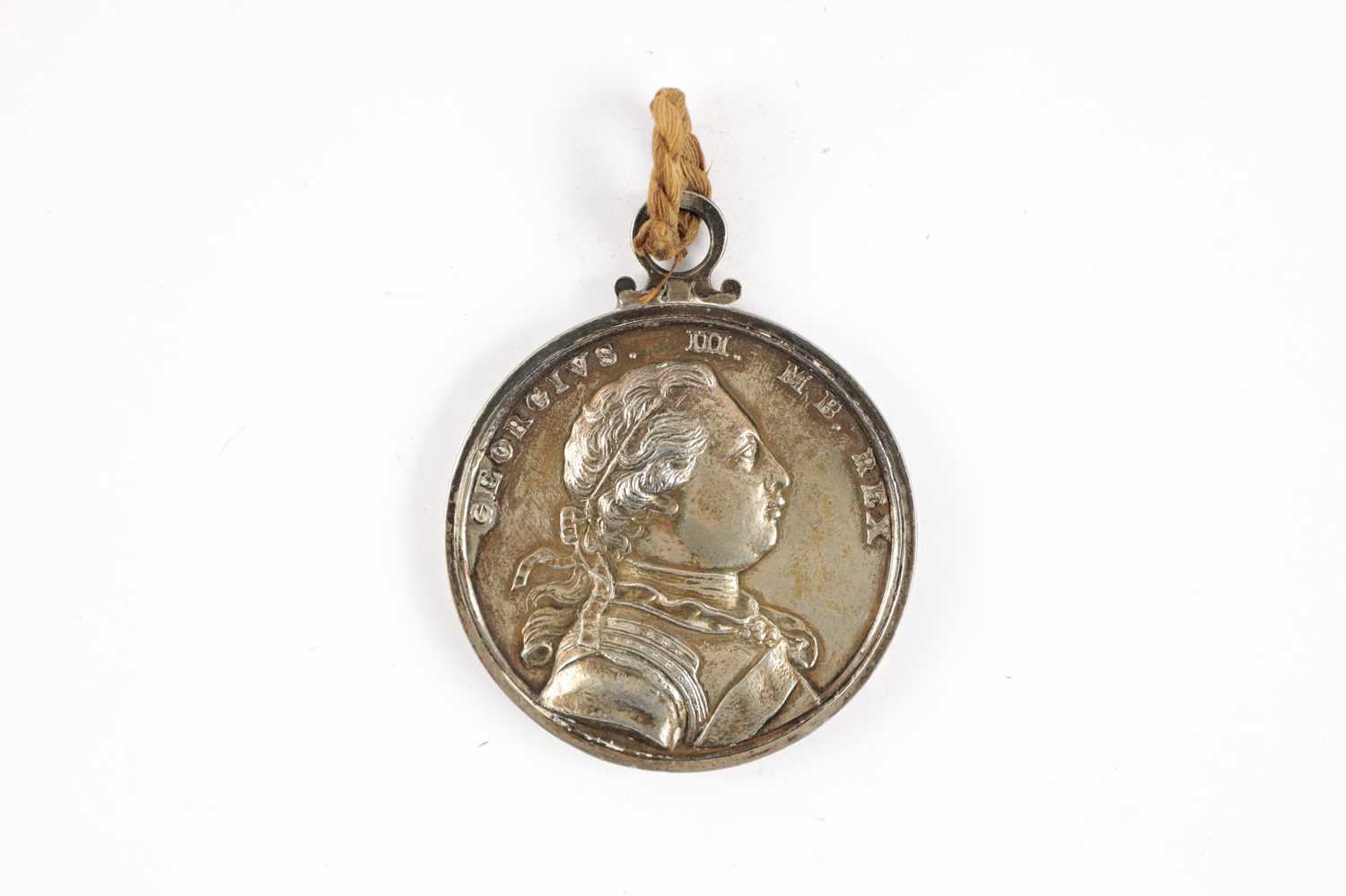 A LARGE GEORGE III SILVER CARIB WAR MEDAL 1773 - Image 2 of 3