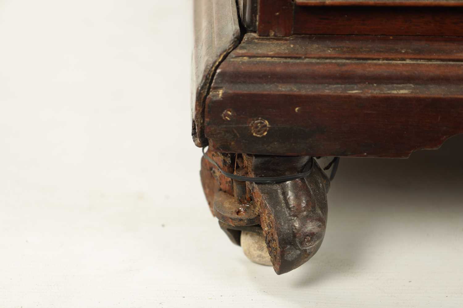 AN IMPORTANT FINE GEORGE II BRASS INLAID FIGURED MAHOGANY BUREAU ATTRIBUTED TO JOHN CHANNON - Image 12 of 16