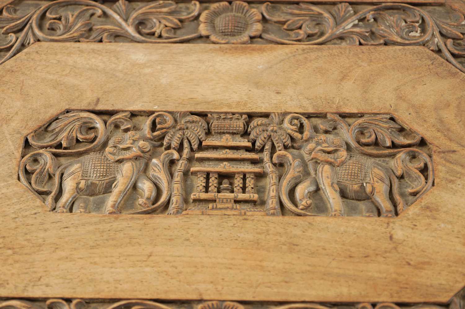 A 19TH CENTURY CARVED HARDWOOD INDIAN OCCASIONAL TABLE - Image 7 of 8