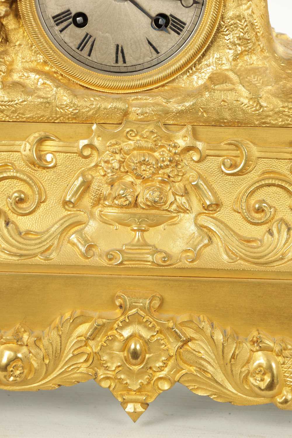 A MID 19TH CENTURY FRENCH ORMOLU FIGURAL MANTEL CLOCK - Image 5 of 9