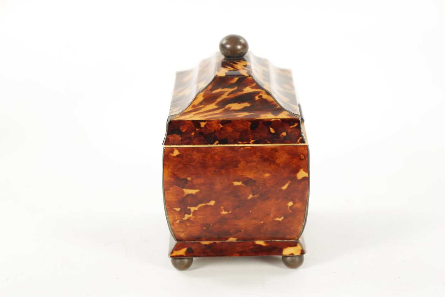 A 19TH CENTURY TORTOISESHELL TEA CADDY OF SMALL SIZE - Image 6 of 8