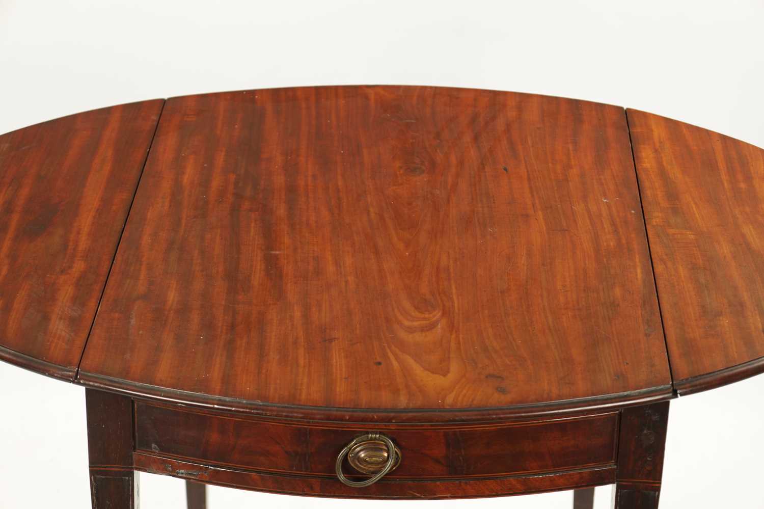 AN GEORGE III OVAL MAHOGANY PEMBROKE TABLE - Image 8 of 8