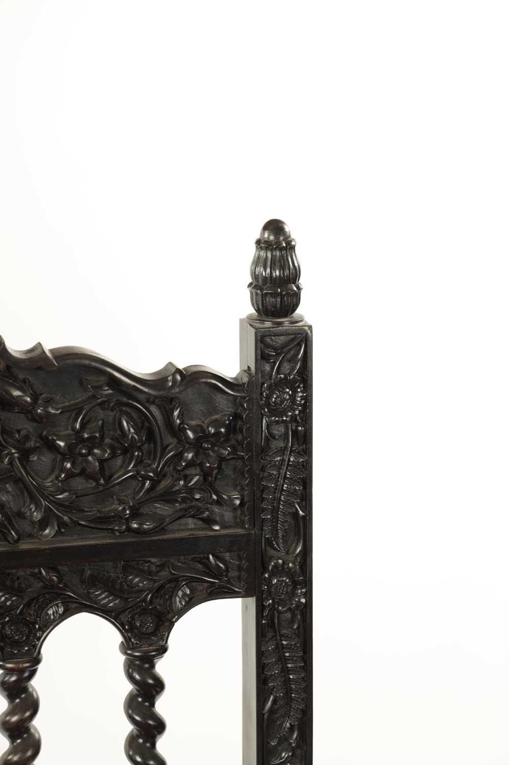 A GOOD 18TH CENTURY CARVED INDIAN COROMANDEL COAST EBONY ARMCHAIR - Bild 4 aus 9