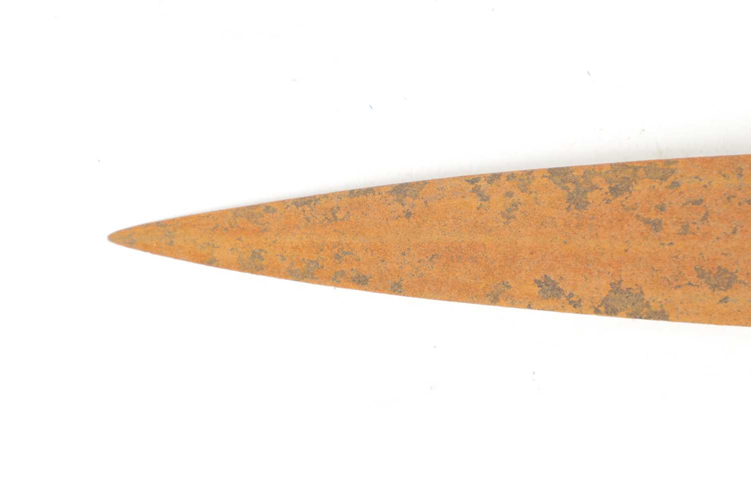 AN AFRICAN SUDANESE ARM DAGGER - Image 3 of 6
