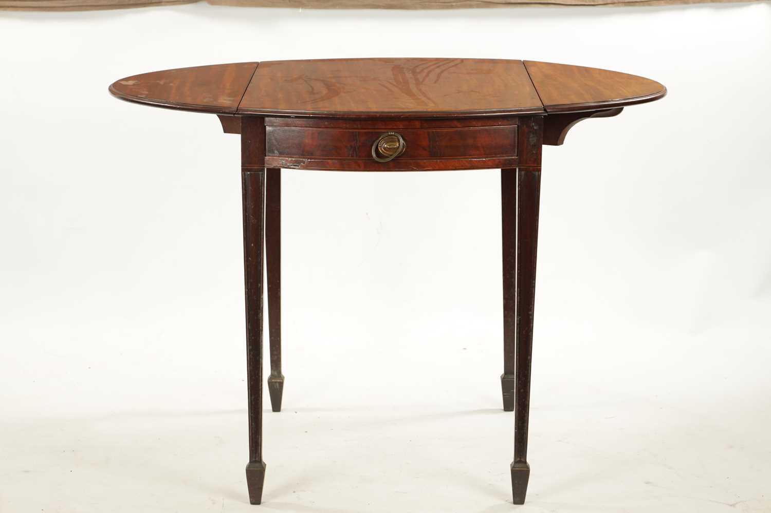 AN GEORGE III OVAL MAHOGANY PEMBROKE TABLE - Image 7 of 8