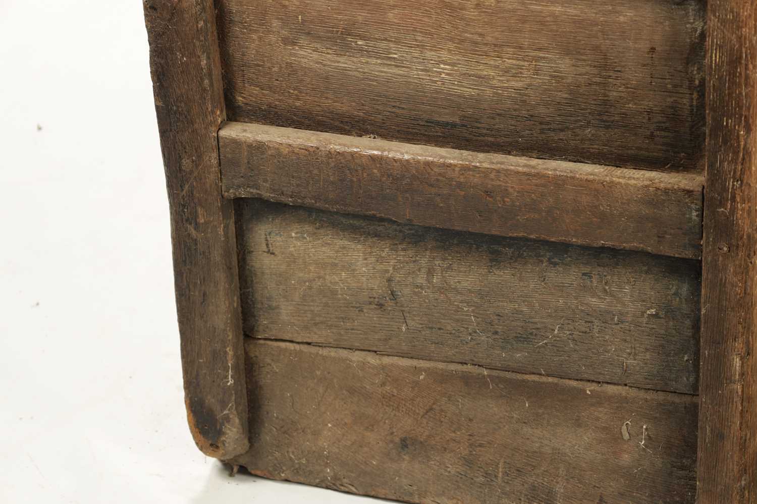 A 16TH CENTURY OAK BOARDED ARK COFFER - Image 6 of 7