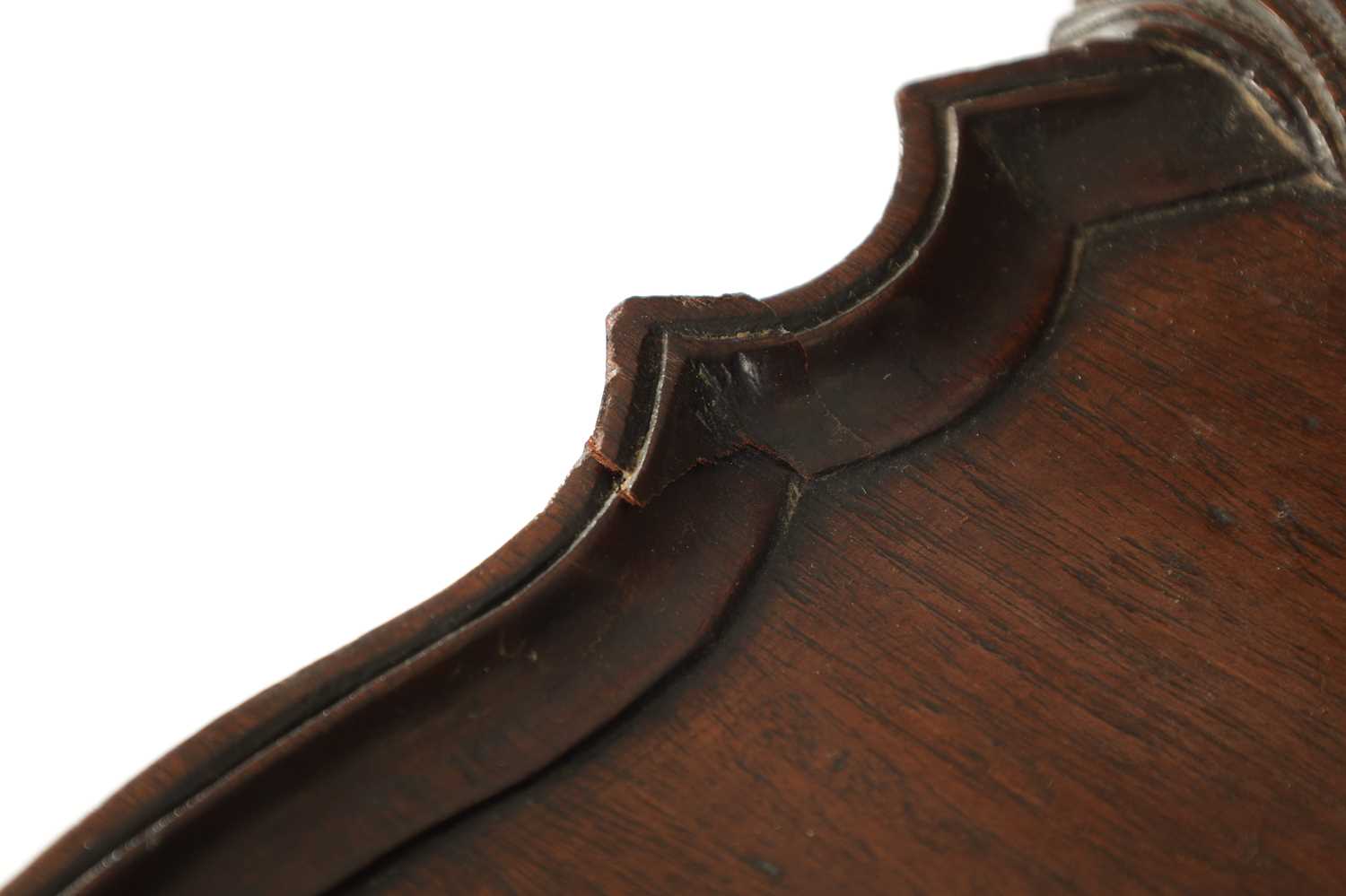 A 19TH CENTURY MAHOGANY TRIPOD TABLE IN THE GEORGE II STYLE - Image 4 of 9