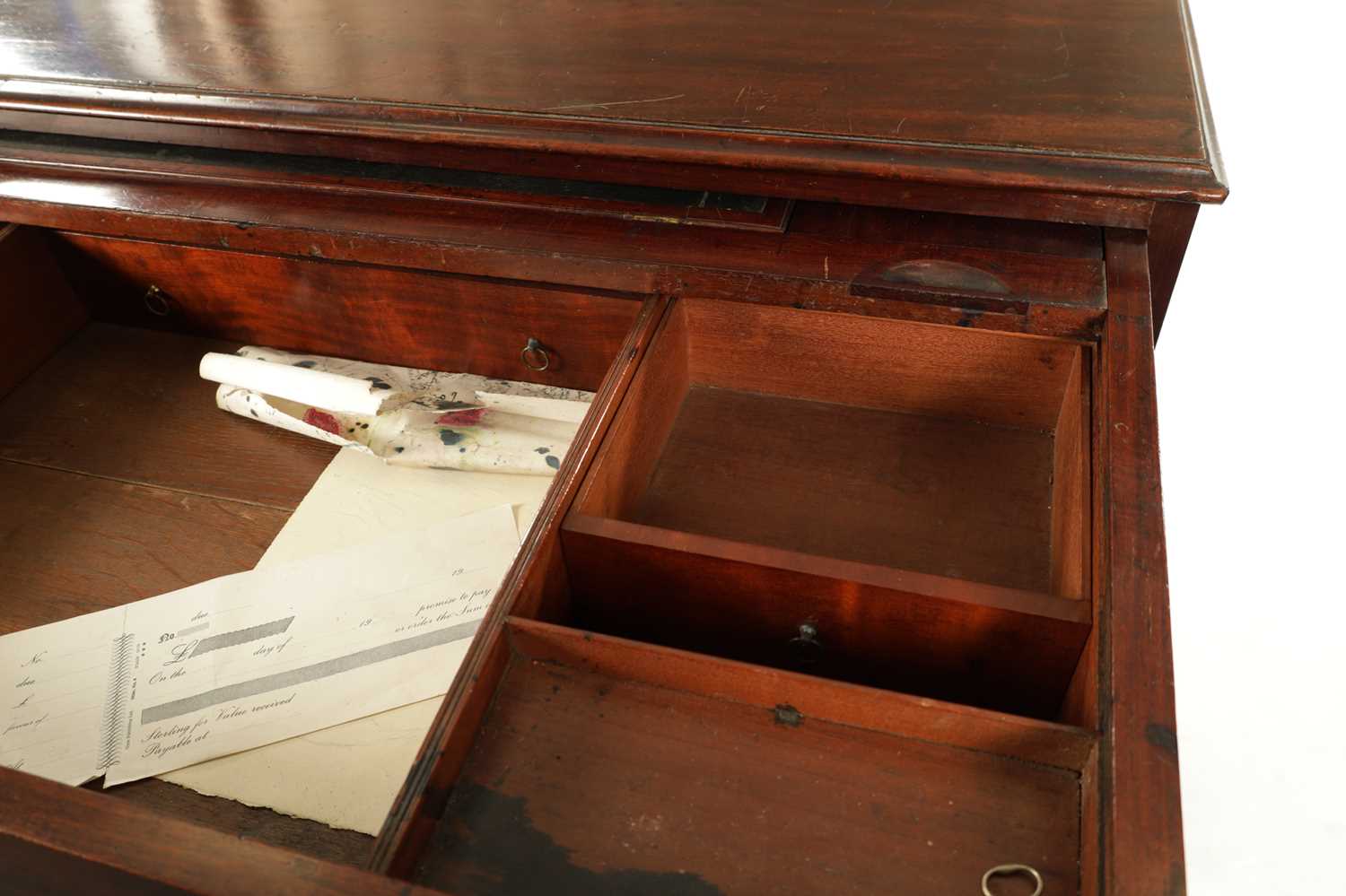 A GEORGE III MAHOGANY GENTLEMAN’S LIBRARY CHEST WITH SECRETAIRE DRAWER - Image 6 of 10