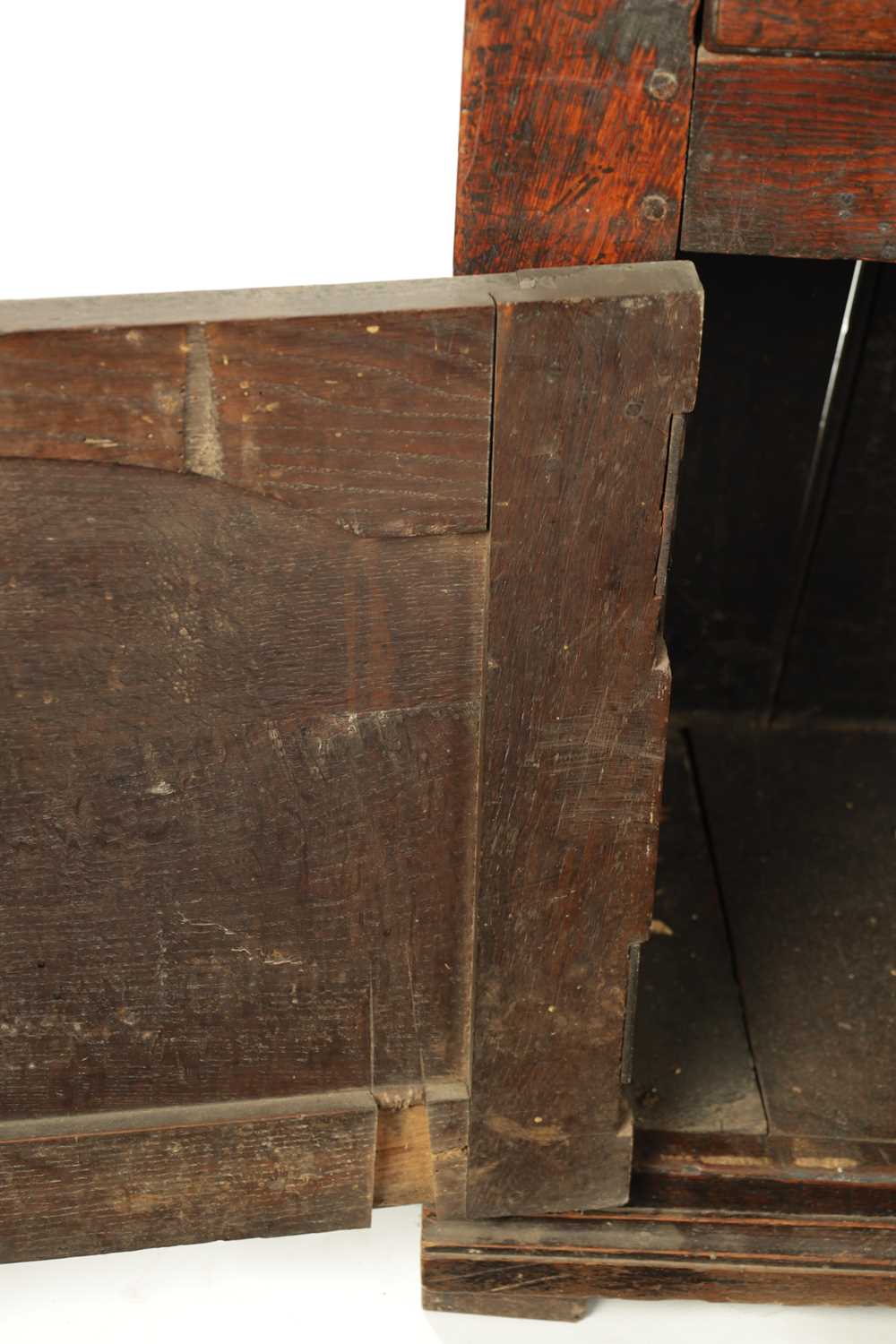 AN EARLY 18TH CENTURY OAK TWO DRAWER DRESSER BASE - Image 6 of 9